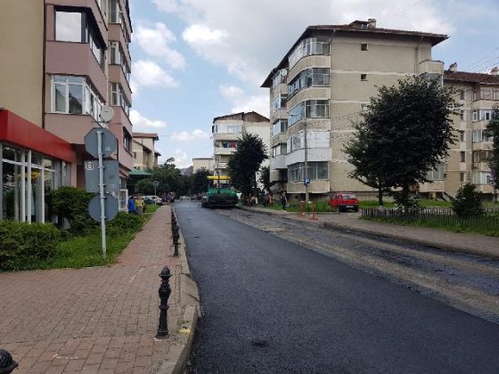 Piatra Neamț: Asfaltarea străzilor Lt. Drăghiescu și George Coșbuc continuă, ZCH NEWS - sursa ta de informații