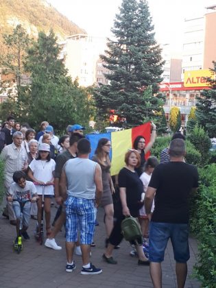 FOTO La Piatra Neamţ, miting de solidaritate cu protestatarii de la Bucureşti, ZCH NEWS - sursa ta de informații