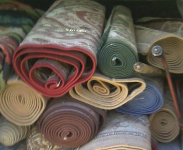 Polițiștii au confiscat 157 de covoare, ”păgubitul” le poate recupera de la Fisc