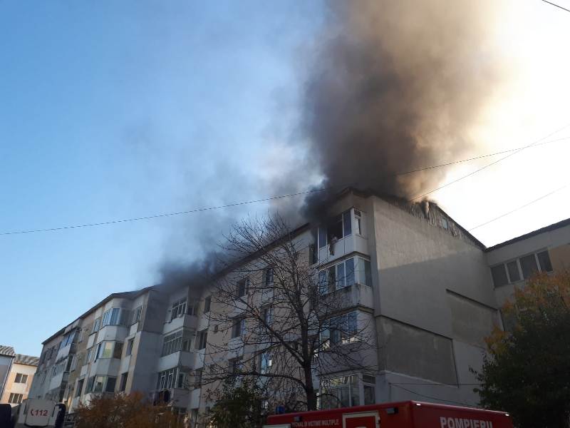 FOTO-VIDEO Explozie într-un bloc, trei persoane au fost rănite, ZCH NEWS - sursa ta de informații