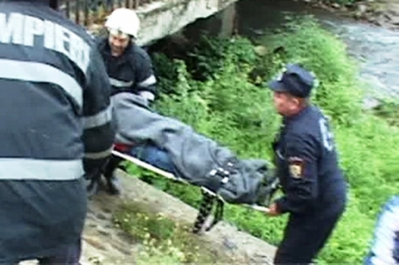 ACTUALIZARE Bărbat găsit mort în pârâu la Poiana Teiului
