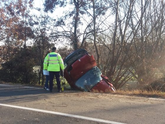 Știre actualizată. Accident la Târgu Neamț: mașină răsturnată în șanț., ZCH NEWS - sursa ta de informații