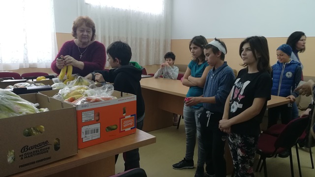 &#8222;Săptămâna legumelor şi fructelor donate&#8221; la Liceul Petricani, ZCH NEWS - sursa ta de informații