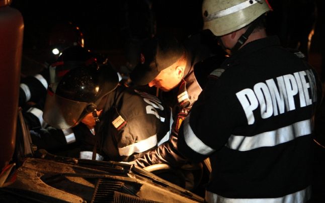Accident cumplit: un mort şi 3 răniţi, un copil de 11 ani e în comă
