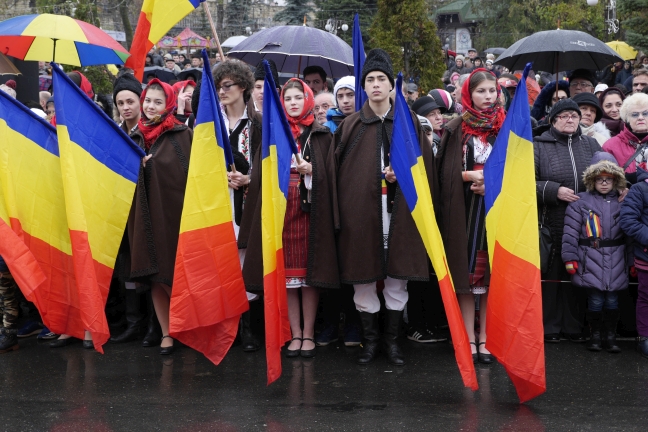 1 Decembrie la Piatra Neamț: slujbă religioasă, paradă militară și spectacol folcloric, ZCH NEWS - sursa ta de informații