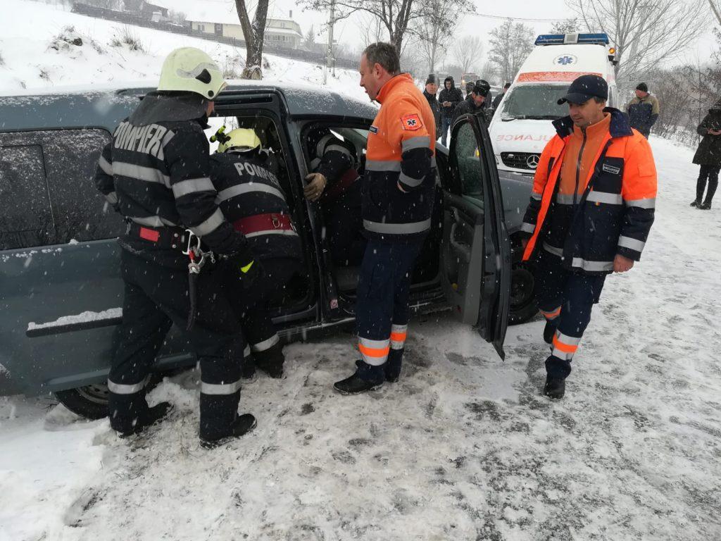 FOTO 4 răniți după ce s-au ciocnit un TIR și un autoturism, ZCH NEWS - sursa ta de informații