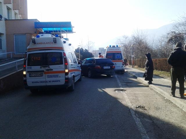 FOTO Scandal în parcarea Spitalului Județean Neamț, ZCH NEWS - sursa ta de informații