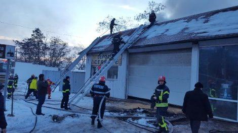 A luat foc acoperișul unei hale de peleți din Viișoara, ZCH NEWS - sursa ta de informații