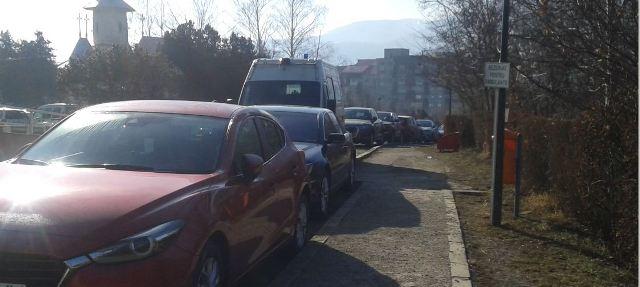 FOTO Scandal în parcarea Spitalului Județean Neamț, ZCH NEWS - sursa ta de informații