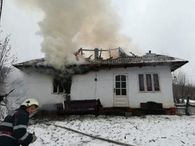 Știre actualizată. Femeie cu arsuri, după un incendiu la Pipirig, ZCH NEWS - sursa ta de informații
