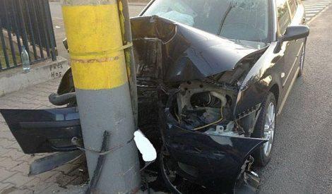 Accident din cauza ceții, un șofer n-a văzut un stâlp de electricitate, ZCH NEWS - sursa ta de informații