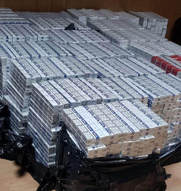 13.000 de țigări găsite în mașina unei tinere din Republica Moldova