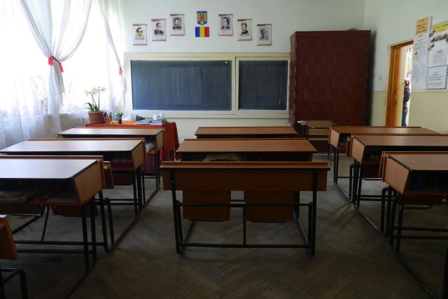 Elevii din trei localități din Neamț învață exclusiv online, ZCH NEWS - sursa ta de informații