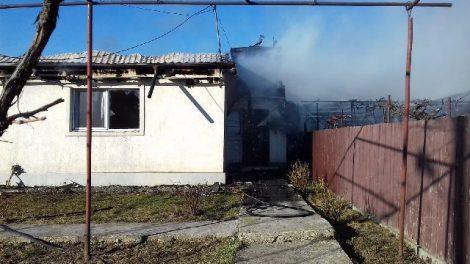 Acum: Incendiu puternic la o casă și o magazie, în Dumbrava Roșie, ZCH NEWS - sursa ta de informații