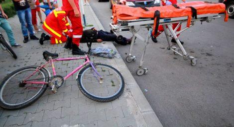 Biciclist izbit de asfalt de o mașină care nu i-a acordat prioritate, ZCH NEWS - sursa ta de informații