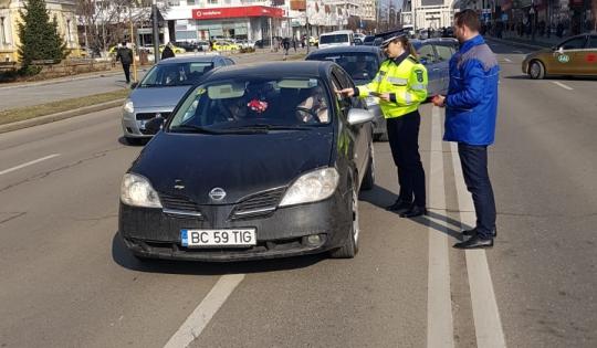 Mărţişoare de la poliţiştii rutieri din Bacău şi Iaşi, ZCH NEWS - sursa ta de informații