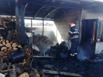 Incendiu lângă școala din Izvoare, ZCH NEWS - sursa ta de informații