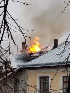ACTUALIZARE Incendiu în zona Poliției Târgu Neamț * Pompierii au comunicat cauzele, ZCH NEWS - sursa ta de informații