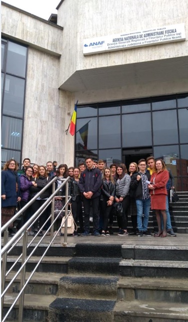 Liceenii din Bicaz, lecție despre fraudă la sediul Fiscului din Piatra Neamț, ZCH NEWS - sursa ta de informații