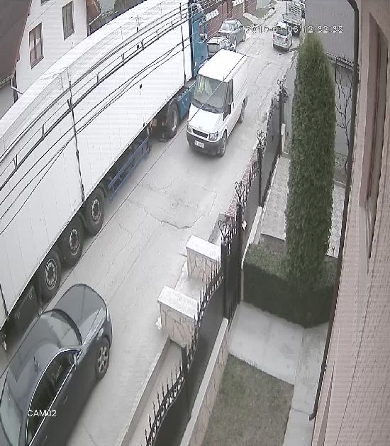 Vânători-Neamț: Telenovelă cu un TIR, un preot și niște polițiști