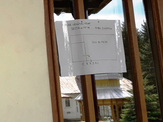 Record la Mănăstirea Sihăstria: 130,95% prezență la europarlamentare și 108,33% la referendum