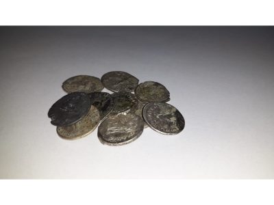 FOTO Monede vechi de 2000 de ani descoperite de un polițist, ZCH NEWS - sursa ta de informații