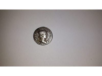 FOTO Monede vechi de 2000 de ani descoperite de un polițist, ZCH NEWS - sursa ta de informații