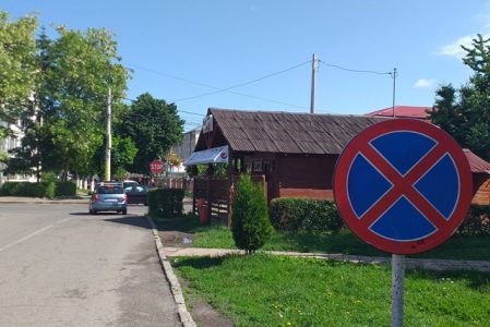 Indicatoare rutiere noi și panouri stradale pe străzile din Târgu Neamț, ZCH NEWS - sursa ta de informații