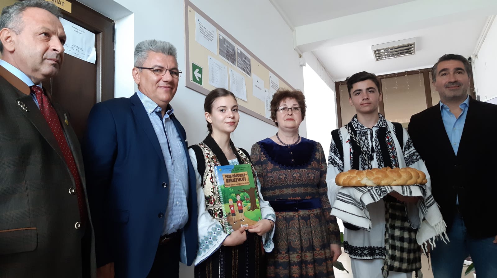 Ministrul Apelor și Pădurilor le-a explicat elevilor din Vânători-Neamț cum își protejează statul pădurile