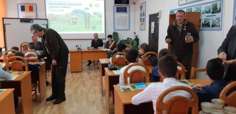 Ministrul Apelor și Pădurilor le-a explicat elevilor din Vânători-Neamț cum își protejează statul pădurile, ZCH NEWS - sursa ta de informații