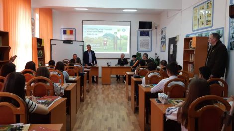 Ministrul Apelor și Pădurilor le-a explicat elevilor din Vânători-Neamț cum își protejează statul pădurile, ZCH NEWS - sursa ta de informații