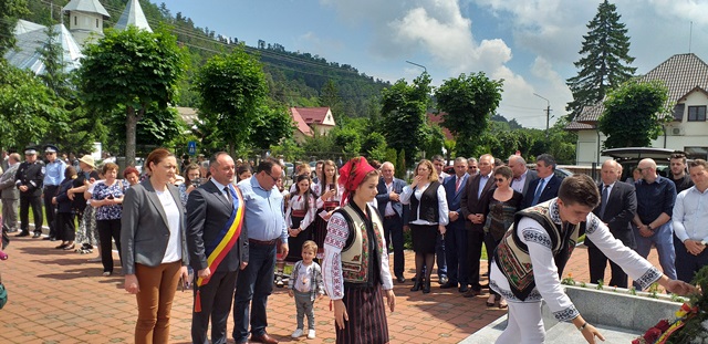 Ziua Eroilor marcată și la Târgu Neamț, ZCH NEWS - sursa ta de informații