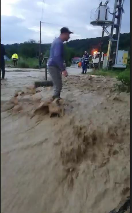 Pârâul Bolovoaia- imagini cu puhoiul iesit din matcă
