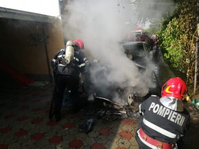 FOTO: Mașină în flăcări, la doi pași de casă, ZCH NEWS - sursa ta de informații