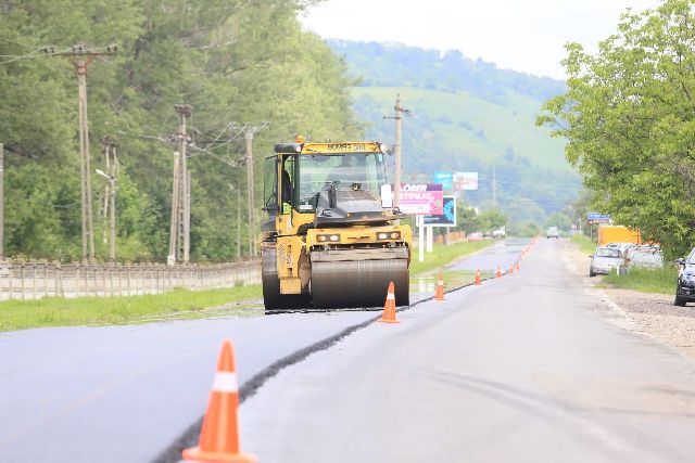 Arsene ne anunță că se asfaltează drumul spre Bicaz