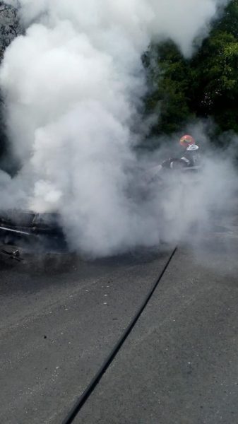 Agapia: O mașină a luat foc, în trafic, ZCH NEWS - sursa ta de informații
