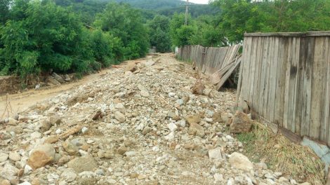 FOTO: După inundații, la Văleni au rămas bolovanii, ZCH NEWS - sursa ta de informații