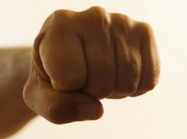 Bătaie într-un local din Piatra-Neamț Femeie agresată de concubin