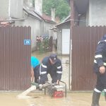 FOTO: Pompierii și Publiserv, a 5-a zi consecutiv la datorie, în Văleni. Primăria Piatra Neamț continuă inventarul pagubelor după inundații, ZCH NEWS - sursa ta de informații