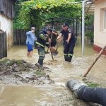 FOTO: Pompierii și Publiserv, a 5-a zi consecutiv la datorie, în Văleni. Primăria Piatra Neamț continuă inventarul pagubelor după inundații, ZCH NEWS - sursa ta de informații