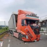 Trei răniți într-o coliziune frontală dintre un TIR și un camion, ZCH NEWS - sursa ta de informații