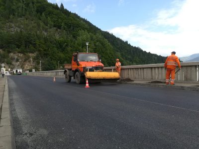FOTO Asfaltare la Barajul de la Bicaz, ministrul Transporturilor vine în inspecție, ZCH NEWS - sursa ta de informații