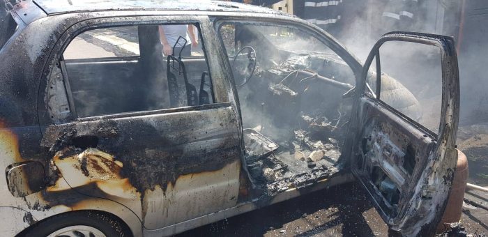 FOTO: Copilă de 10 ani surprinsă de flăcări. Incendiu la o mașină parcată într-un garaj, ZCH NEWS - sursa ta de informații