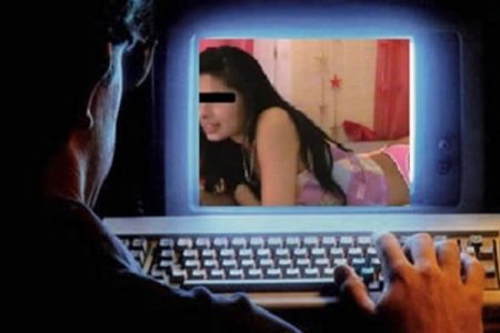 Pornografie infantilă: fată de 15 ani, șantajată cu poze indecente, ZCH NEWS - sursa ta de informații