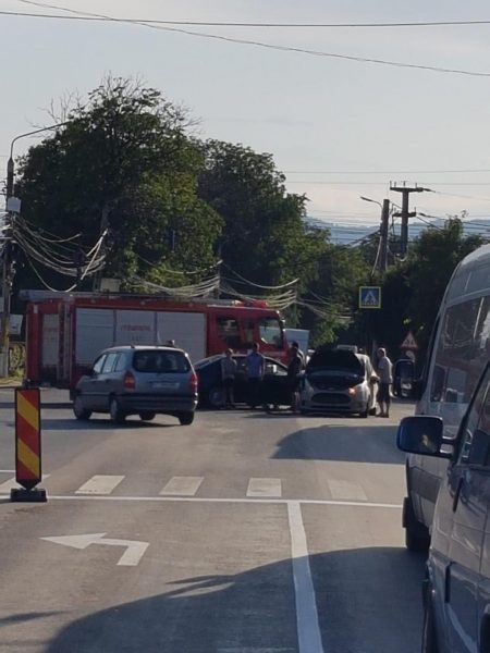 FOTO: Accident în intersecție, la Târgu Neamț, ZCH NEWS - sursa ta de informații