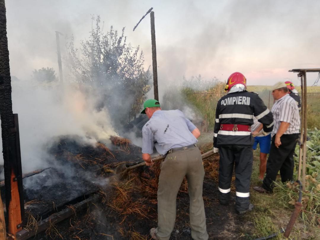 FOTO: Fânărie incendiată de copii, ZCH NEWS - sursa ta de informații
