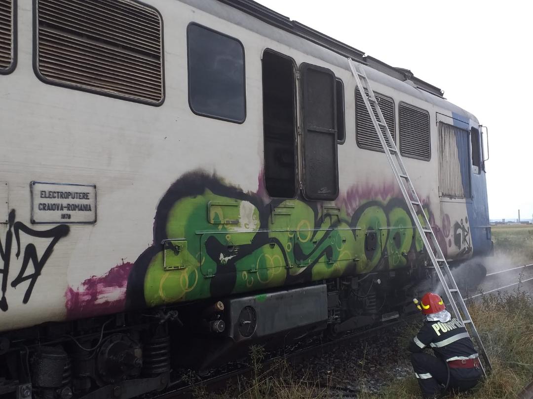 FOTO: Locomotiva trenului Piatra Neamț &#8211; Bacău a luat foc, ZCH NEWS - sursa ta de informații