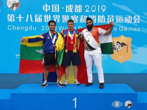 Doi pompieri pe podium, în China