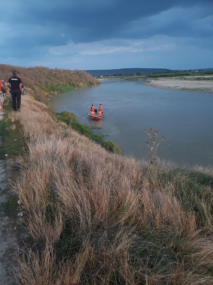 Tragedie: O copilă s-a înecat în râul Moldova, o alta a fost salvată de un pescar, ZCH NEWS - sursa ta de informații