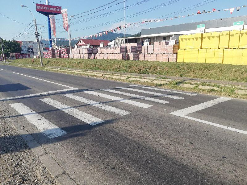 Piatra Neamț: Trecere de pietoni care unește un trotuar cu un șanț. Galerie foto, ZCH NEWS - sursa ta de informații